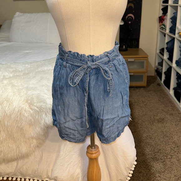 Knox Rose | Paper Bag Tie Elastic High Waisted Chambray Denim Look Shorts - Picture 2 of 15